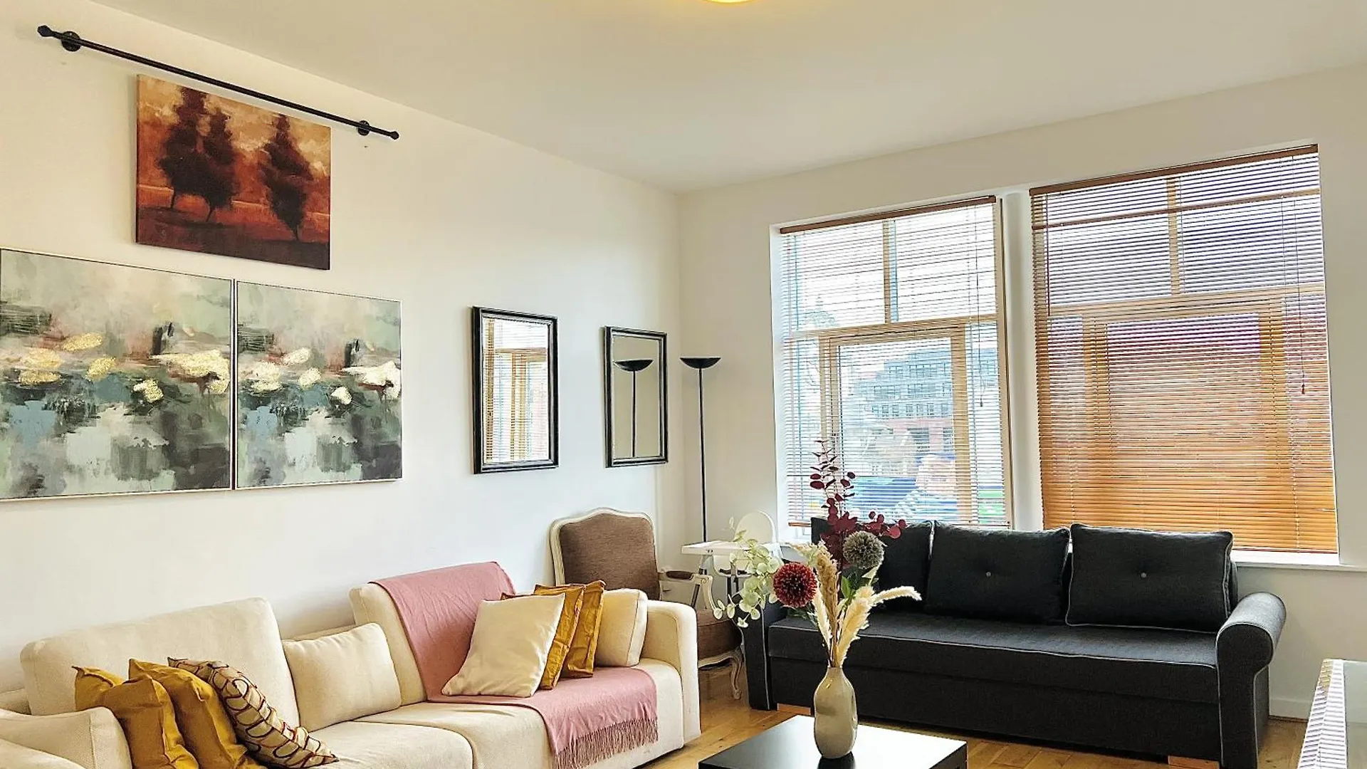 Cosy River View Flat At Temple Bar Dublin Ireland