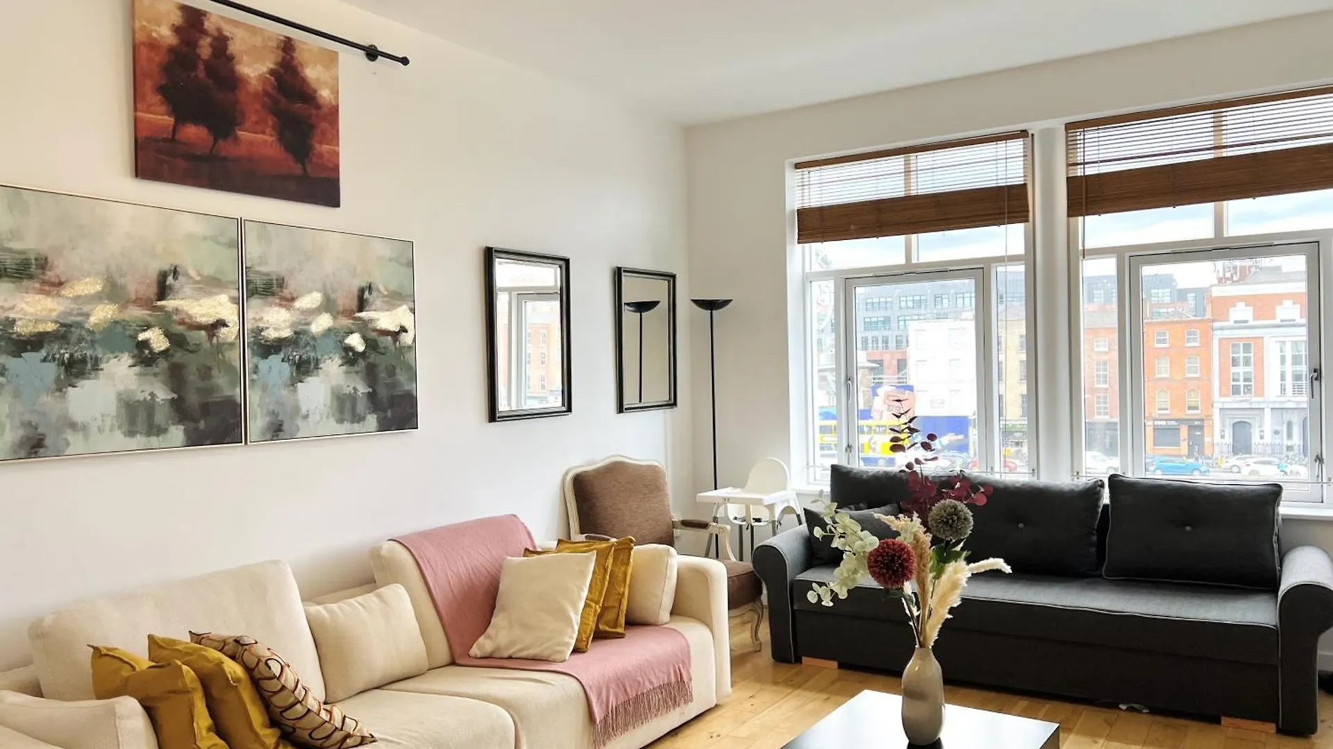 Cosy River View Flat At Temple Bar Dublin